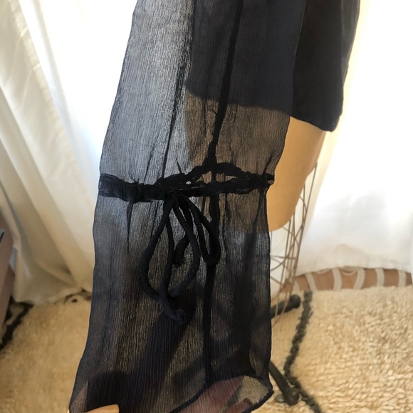 Emma Black beautiful silk blouse - Picture 9 of 10